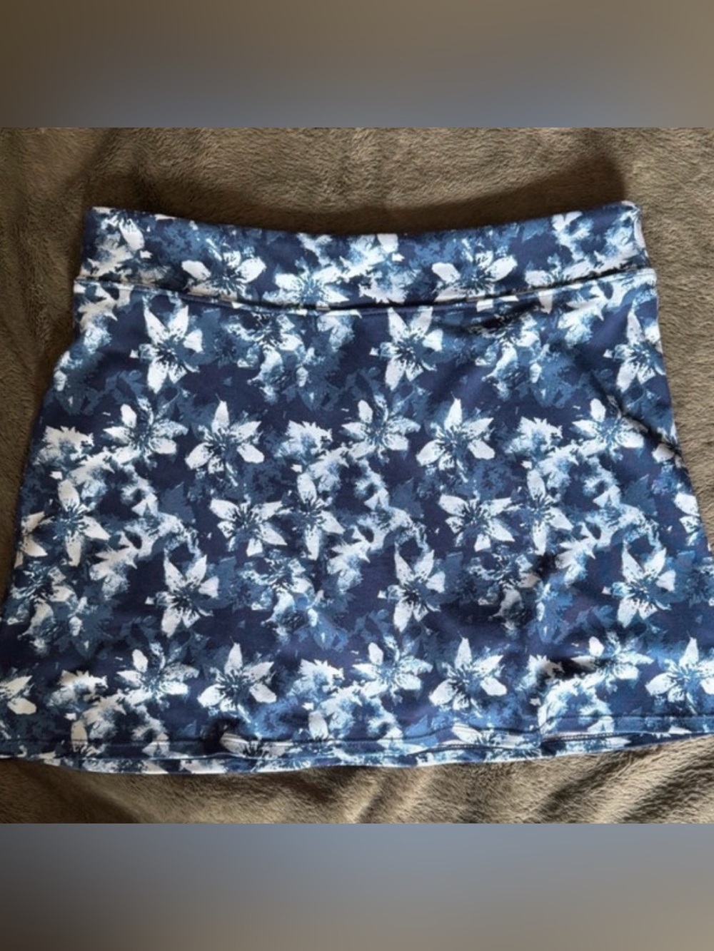 Tranquility Tranquility Floral Navy
Blue Skort Size S